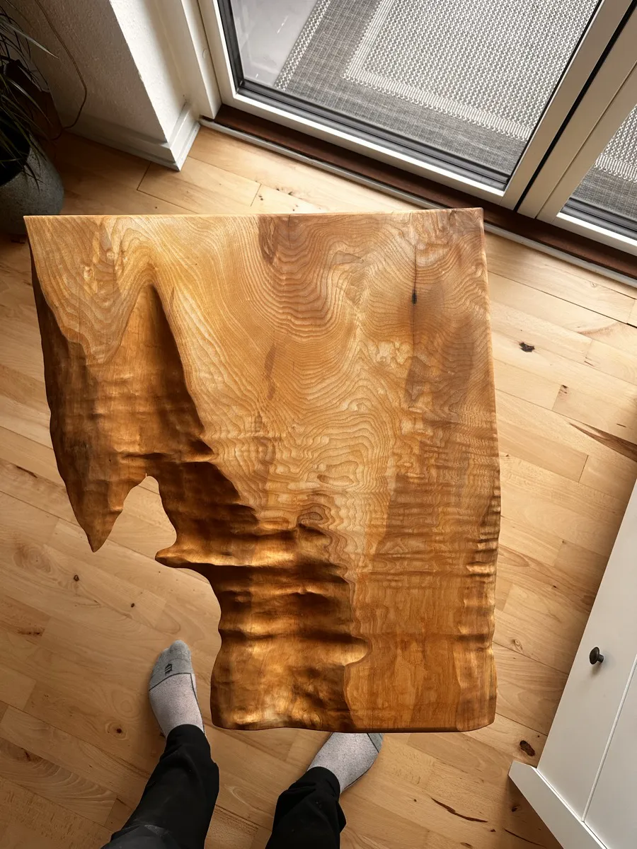 Olivenaske Organisk Live-Edge Sofabord — vinkel 2