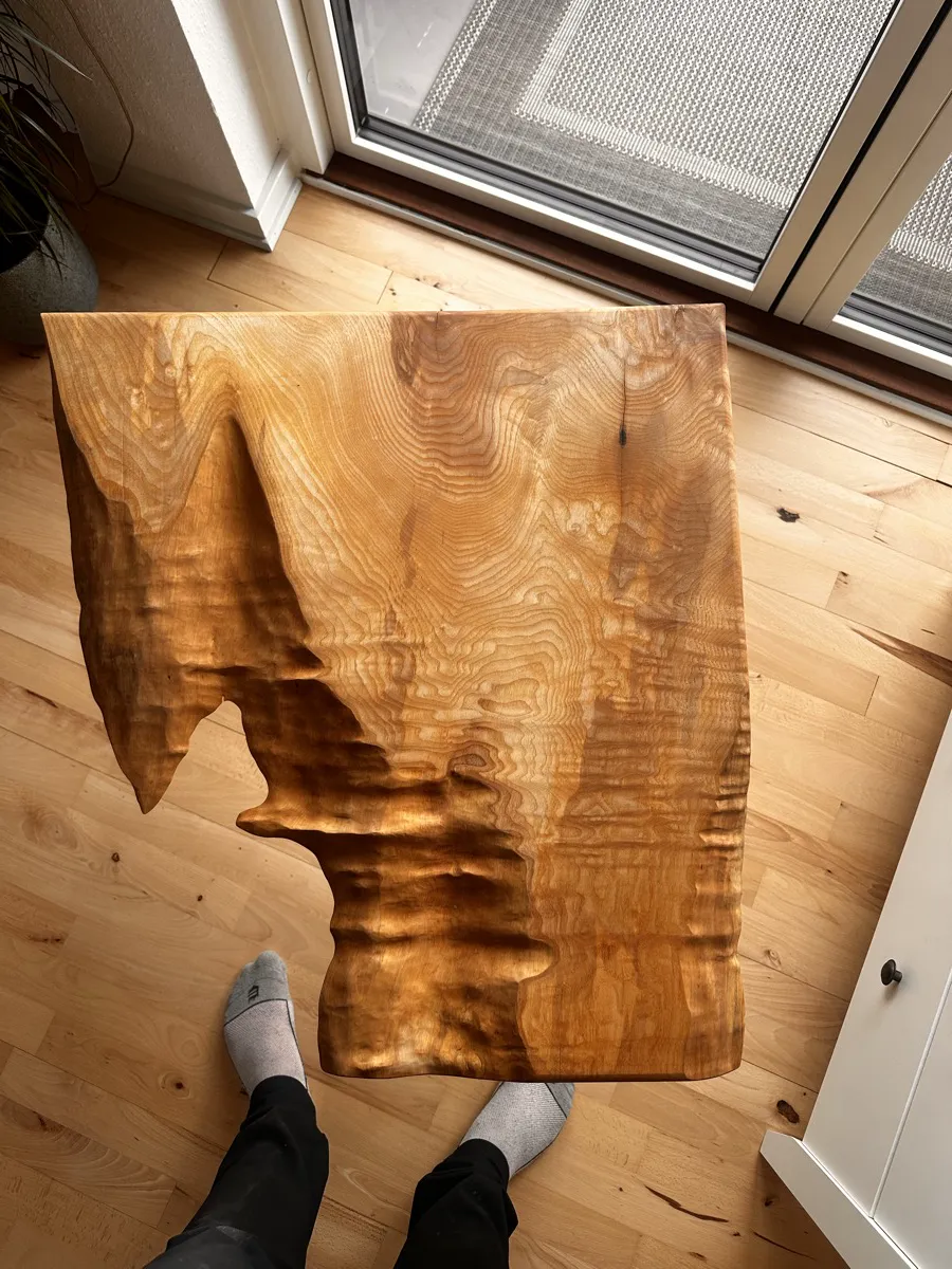 Olivenaske Organisk Live-Edge Sofabord — vinkel 3