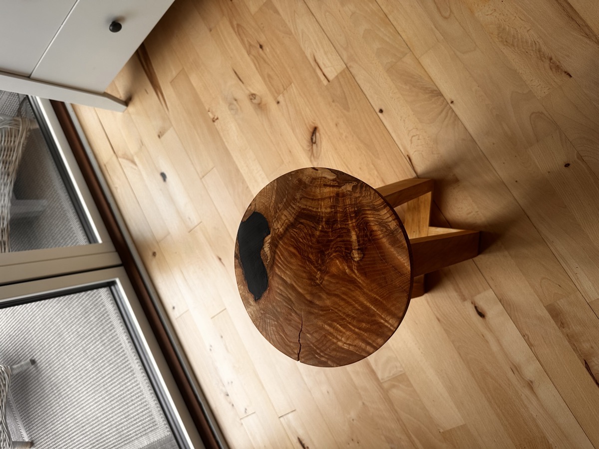 Olivenaske Resin Skammel